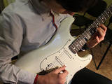 Курси, освіта,  Музичне навчання та спів Гітара, ціна 100 Грн., Фото